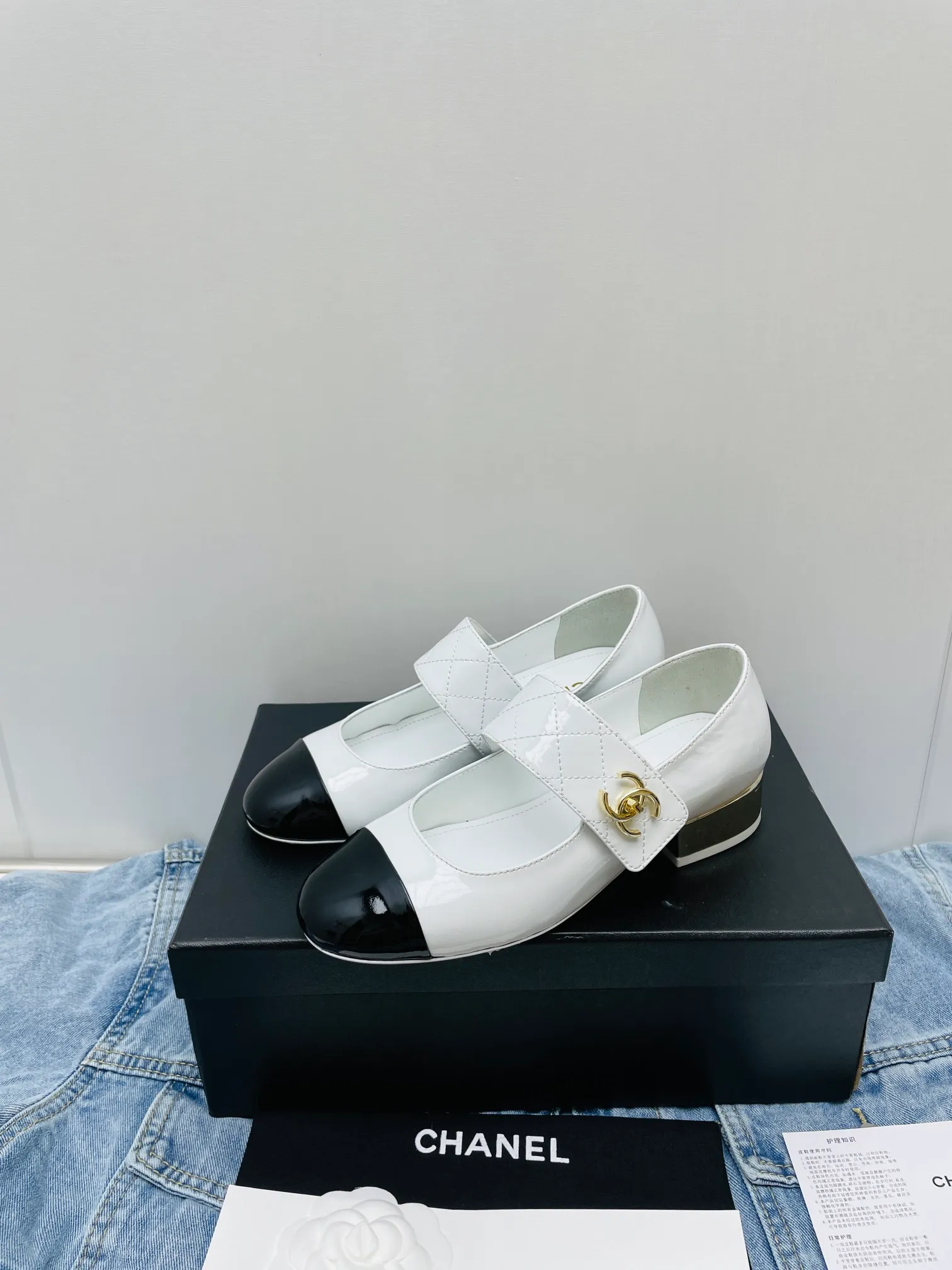 👟👟Ex-factory price 480👟👟 Hot new model CHANEl 2023s Chanel classic rhombus Mary Jane shoes Celebrity favorite of Internet celebrities Xiaohongshu highly recommends this year's latest popular outfits A popular element you must not miss Personalized rust rhombus belt Elastic band and movable rotating metal buckle design suitable for any foot Soft lambskin lining Comfortable to wear and absorb sweat Fabric: Patent leather Lining: Sheepskin lining Outsole: Genuine leather outsole + electroplated heel Heel height: 3CM Code number: 35-40 (40 customized items are not returnable)